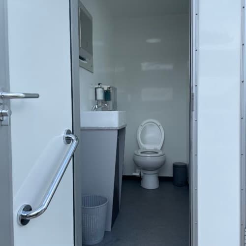 Excloosive Event Hire Ltd luxury restroom trailer