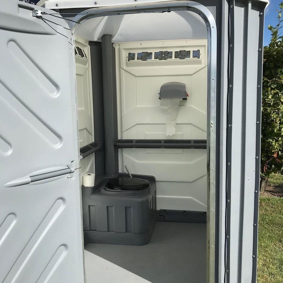 disabled toilet hire from luxury little rooms loos