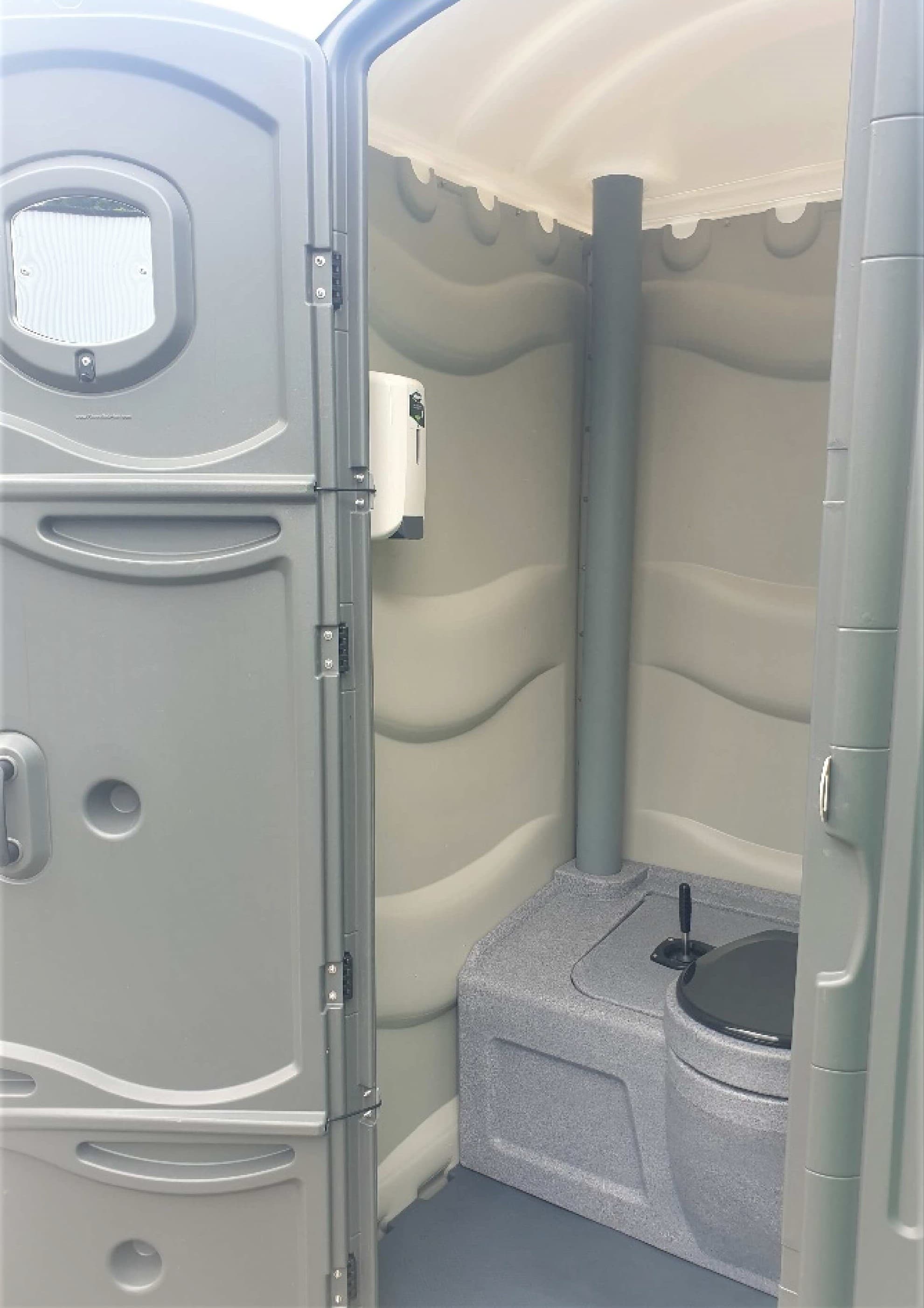 Luxury Toilet Hire | Toilet Hire | Sarah's Hire ☎ 07513458858