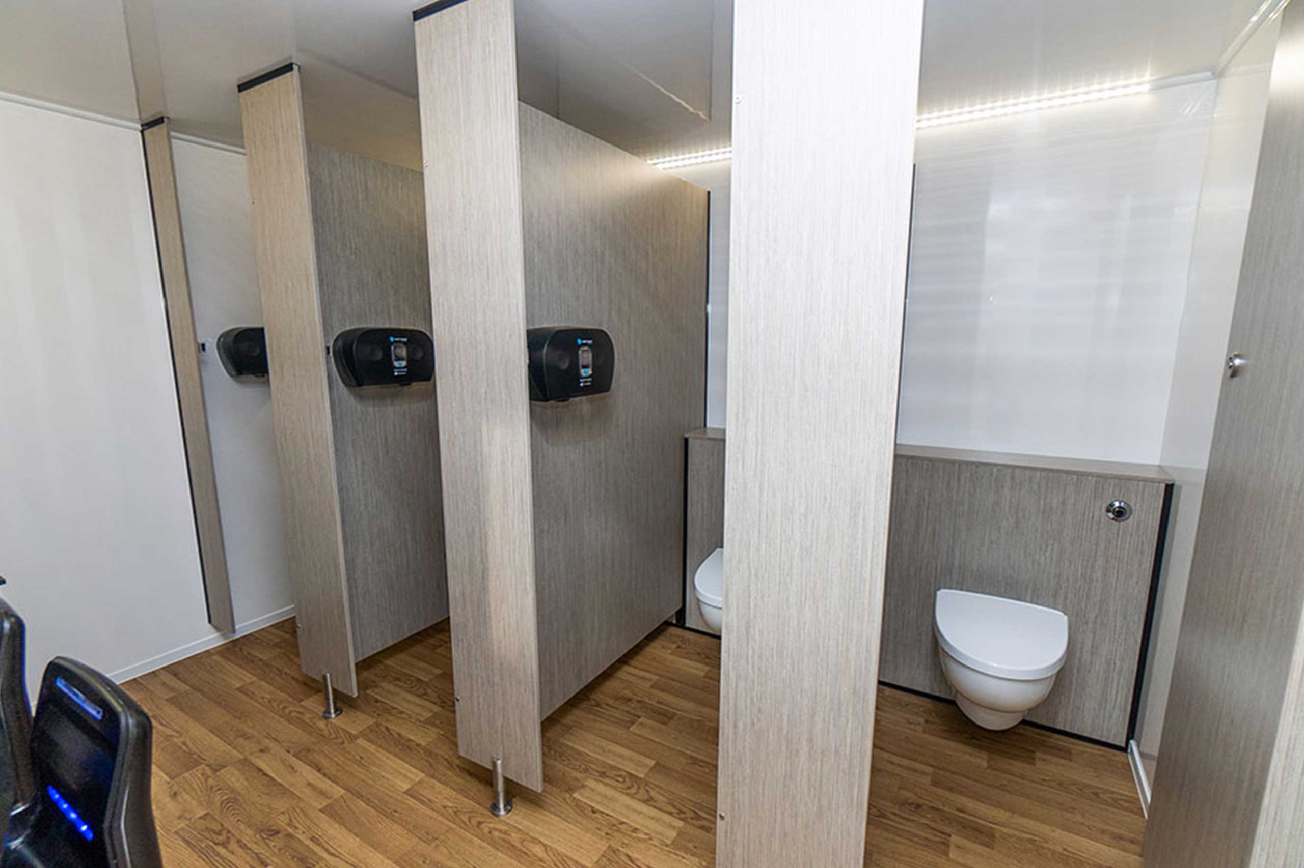 Lincs Loos luxury restroom trailer