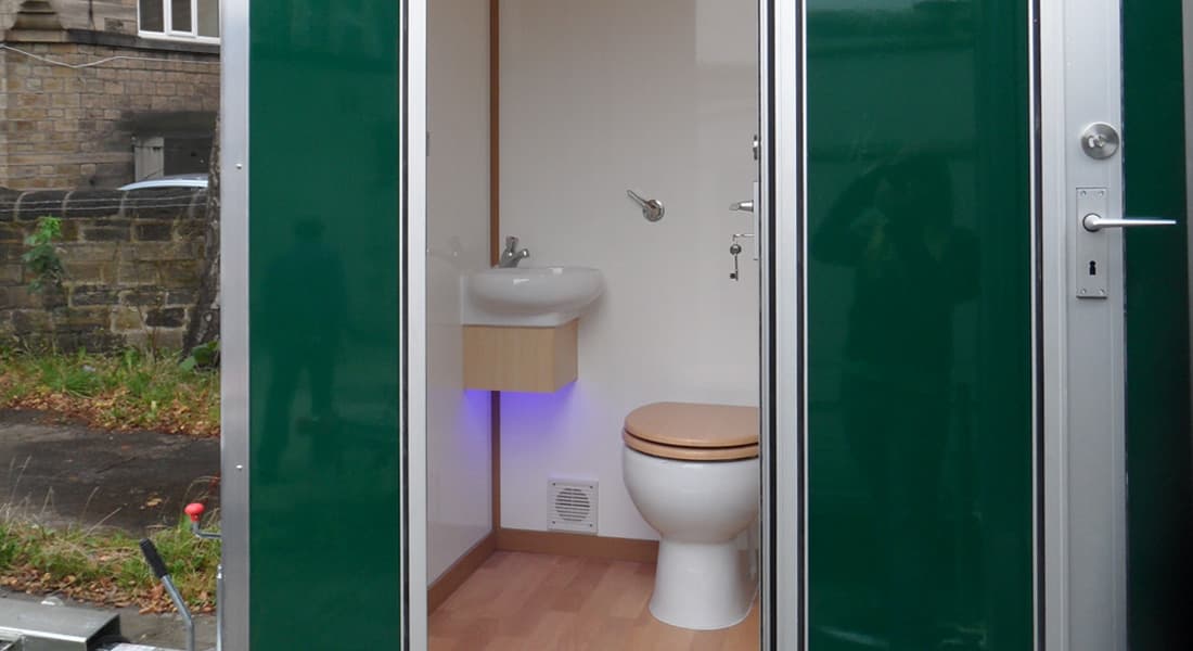 Inline Four Bay luxury toilet