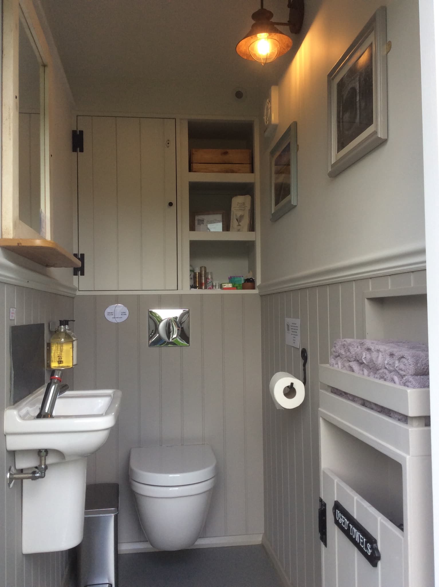 Luxury restroom trailer