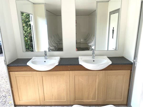 gents-urinal-trailer-image-3