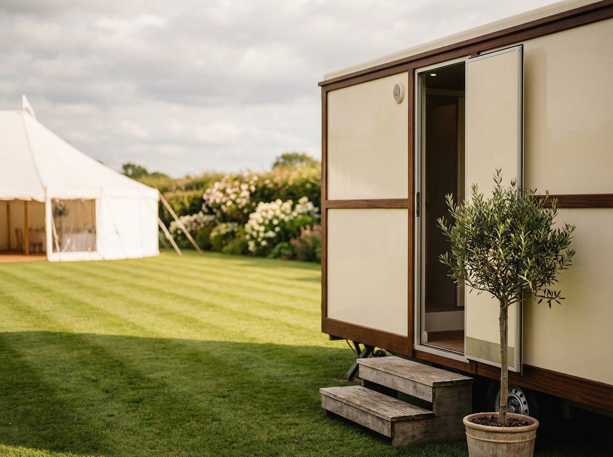 1+1 Trailer luxury toilet trailer